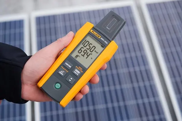 Solar Tools Kit with 393 FC Clamp Meter, Irradiance Meter and Solar Test Leads 5337401
